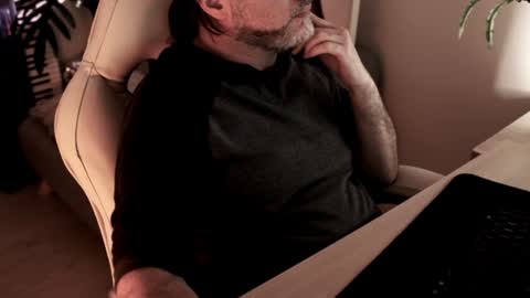 Sanders online show from December 29, 2024, 1:56 am