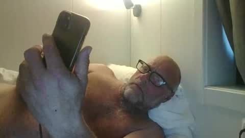 sandnesrune523 online show from May 17, 2026, 6:48 pm