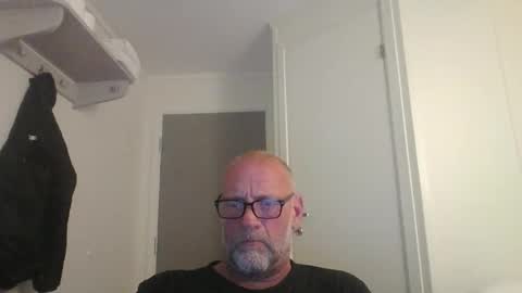 sandnesrune523 online show from May 18, 2026, 5:41 pm