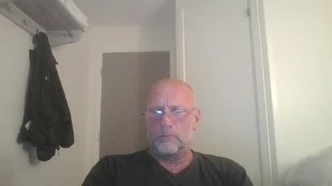sandnesrune523 online show from June 17, 2026, 5:58 pm