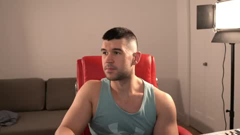 Snapshot of sandow_ chatting on May 9, 2026, 9:42 pm Sandow online show from May 9, 2026, 9:42 pm