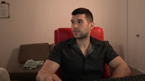 Snapshot of sandow_ chatting on May 20, 2026, 4:35 pm Sandow online show from May 20, 2026, 4:35 pm