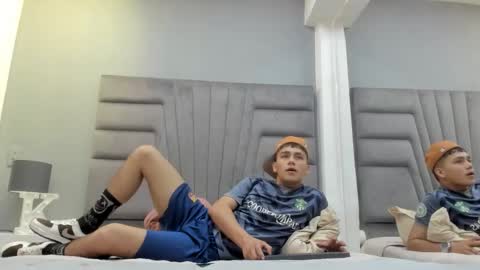 Sandro online show from September 11, 2025, 10:59 am