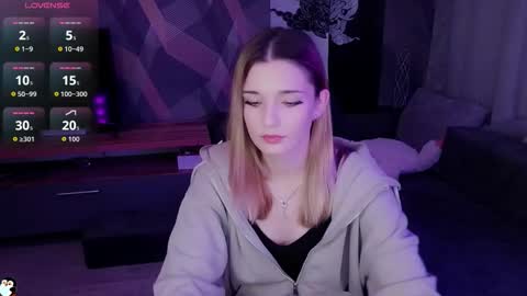 sandy_belle88 online show from November 4, 2025, 8:52 pm