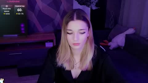 sandy_belle88 online show from November 11, 2025, 8:09 pm