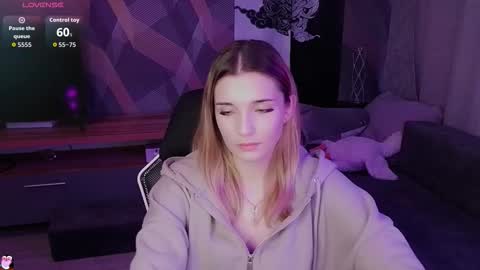 sandy_belle88 online show from November 18, 2025, 7:29 pm