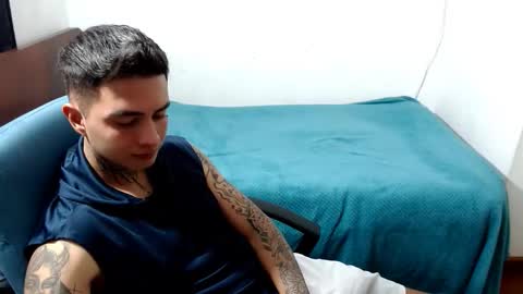 santi_ss online show from September 21, 2025, 3:46 pm