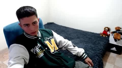 santi_ss online show from October 15, 2025, 7:47 pm