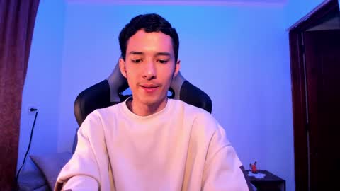 santi_twink19 online show from December 6, 2024, 6:15 am