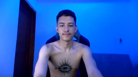 santi_twink19 online show from February 1, 2025, 8:29 am