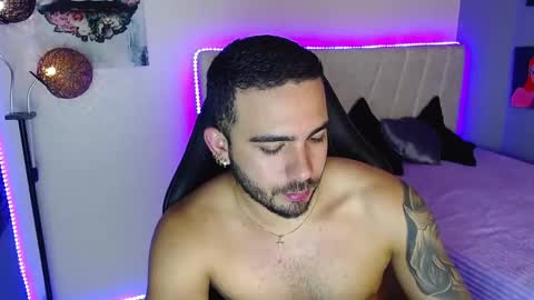 santiago_ferrerxx online show from May 21, 2026, 12:50 am