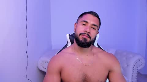 santiago_huntt online show from March 10, 2025, 9:40 pm