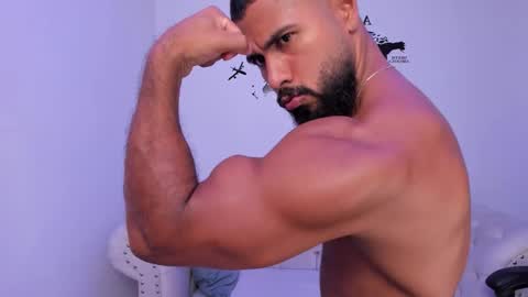 santiago_huntt online show from September 8, 2025, 8:41 pm
