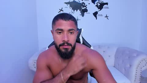 santiago_huntt online show from September 10, 2025, 6:41 pm