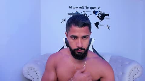 santiago_huntt online show from September 17, 2025, 9:05 pm