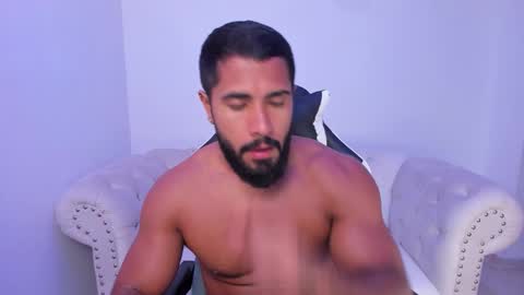 santiago_huntt online show from October 7, 2025, 11:02 pm