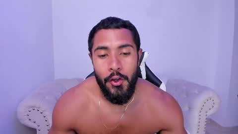 santiago_huntt online show from October 18, 2025, 1:45 pm