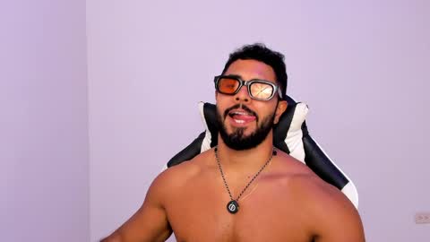 santiago_huntt online show from April 6, 2026, 9:05 pm