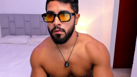 santiago_huntt online show from April 18, 2026, 1:26 pm