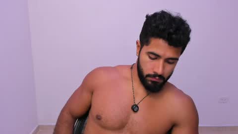 santiago_huntt online show from April 22, 2026, 11:50 pm