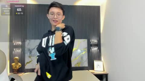 santiago_russo18 online show from October 10, 2025, 12:48 pm