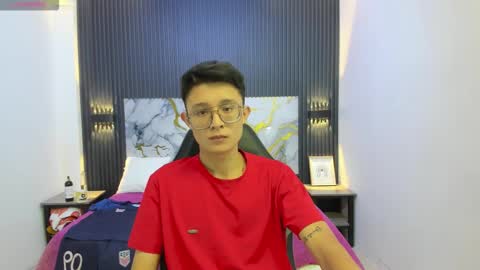 santiago_russo18 online show from February 13, 2026, 7:54 pm