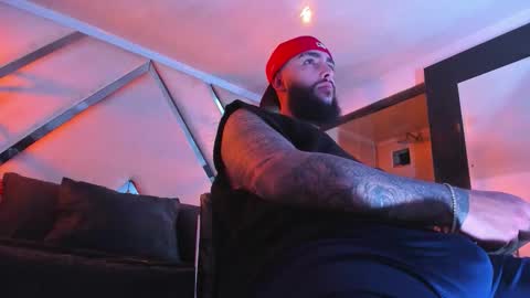 Santiago Hincapiie online show from February 26, 2026, 4:55 am