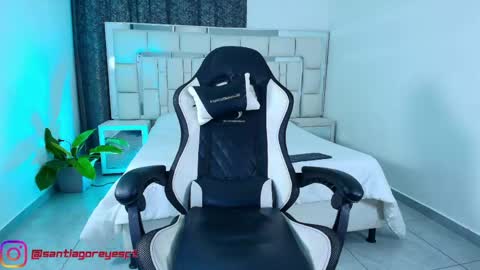 santiagoreyesftt online show from April 17, 2026, 1:19 am