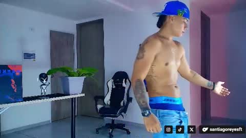 santiagoreyesftt online show from August 1, 2026, 5:40 am