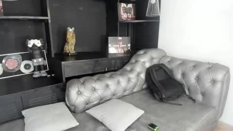 Julius Novachrono  online show from October 5, 2025, 7:23 pm