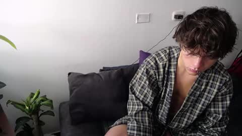 Santii online show from February 6, 2025, 1:21 pm