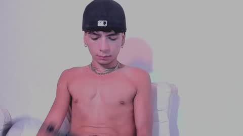 Snapshot of santy_0908 chatting on February 3, 2026, 9:53 pm santy online show from February 3, 2026, 9:53 pm