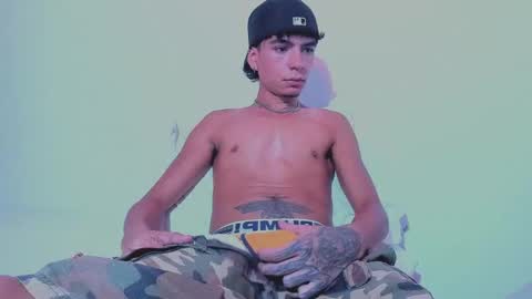 Snapshot of santy_0908 chatting on February 12, 2026, 12:27 am santy online show from February 12, 2026, 12:27 am