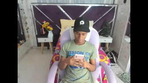 Snapshot of santy_bigcock_01 chatting on November 18, 2025, 11:36 am santy online show from November 18, 2025, 11:36 am