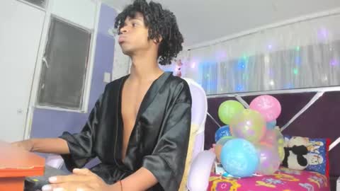 Snapshot of santy_bigcock_01 chatting on December 17, 2025, 12:11 pm santy online show from December 17, 2025, 12:11 pm