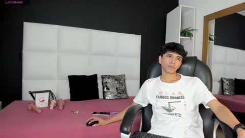 Santiago Carrington online show from December 4, 2024, 8:40 pm