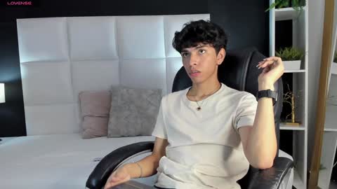 Santiago Carrington online show from December 20, 2024, 8:45 pm