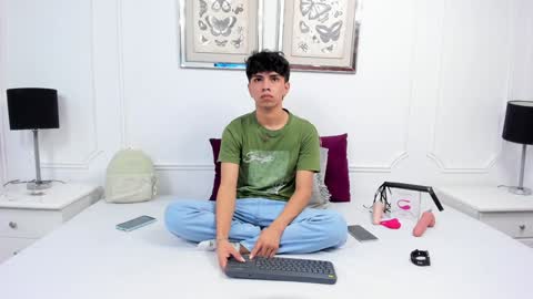 Santiago Carrington online show from January 3, 2025, 8:11 pm