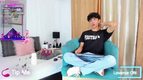 Santiago Carrington online show from February 12, 2025, 8:50 pm