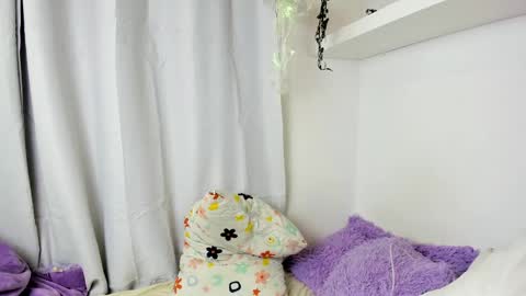 kitty online show from December 23, 2024, 4:55 am