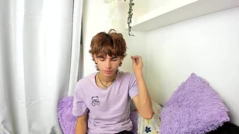 kitty online show from January 5, 2025, 2:49 am