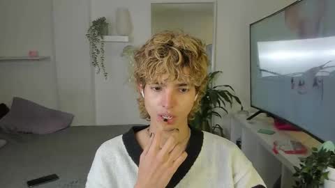 kitty online show from October 20, 2025, 4:24 am