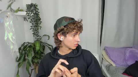 kitty online show from December 18, 2025, 3:45 am