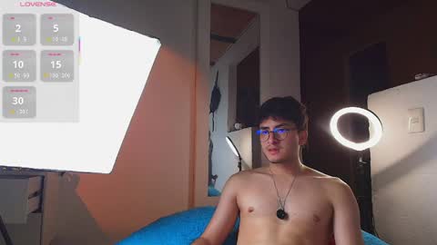 Snapshot of santyago_taylor chatting on May 19, 2026, 1:56 am Santyago online show from May 19, 2026, 1:56 am