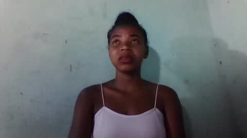 sanyah0123 online show from November 16, 2025, 4:01 pm