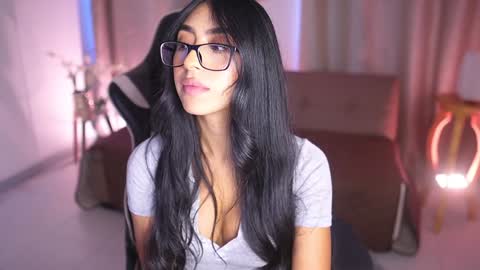 Sara  online show from February 1, 2025, 4:00 pm