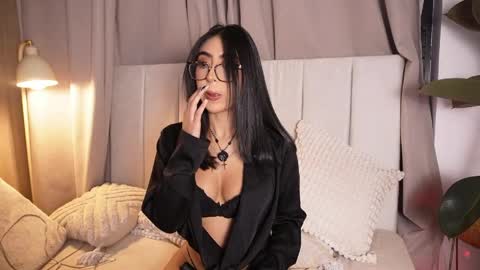 Sara  online show from April 7, 2026, 4:46 am