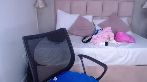 Snapshot of sara_angeelss chatting on May 27, 2026, 5:37 am Sara... online show from May 27, 2026, 5:37 am