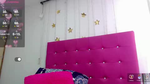 Sara  online show from November 12, 2025, 1:33 pm