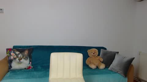 Im Sara I am happy to be here  online show from January 22, 2025, 9:10 pm